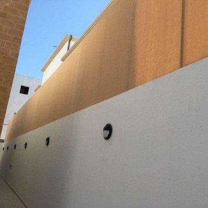 أفضل سواتر قماش PVC وبوينت في الاحساء والهفوف. نوفر تركيب سواتر قماشية متعددة الألوان وسريعة التركيب لعزل الغبار والرياح بضمان حقيقي.